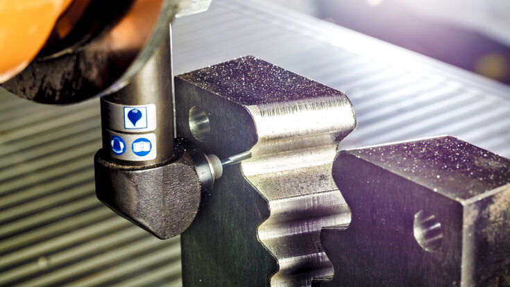 © Fraunhofer IPA Bearbeiten mit Industrierobotern, Einmessen am Werkstück, Entgraten, Entgratung, Genauigkeitssteigerung, Kalibrierung