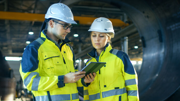 © Shutterstock woman,gadget,production,logistics,scale,screen,industry,discussi