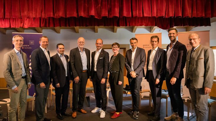 © EFA Die Teilnehmenden des Gaia-X Hub Austria Workshops in Alpbach (vlnr): Mario Drobics (AIT), Tobias H?llwarth (EuroCloud), Roland Fadrany (Gaia-X AISBL), Thomas Hahn (Siemens AG), Staatssekret?r Florian Tursky (BMF), Sektionschefin Henriette Spyra (BMK), Jochen Borenich (K-Businesscom), Roland Sommer (Industrie Plattform 4.0), Christian Tauber (K-Businesscom), Helmut Leopold (AIT)