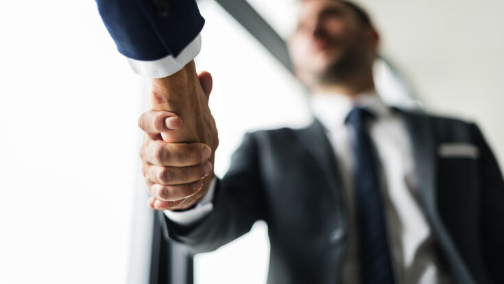 © Rawpixel.com - Fotolia Trust agreement boss business businessman collaboration colleagues company cooperation corporate deal employee formal friends greeting handshake indoors job laptop male meeting men modern negotiating office partner partners partnership people professional salesmen success suits team two unite work workers trust agreement boss business businessman collaboration colleagues company cooperation corporate deal employee formal friends greeting handshake indoors job laptop male meeting men modern negotiating office partner partners partnership people professional salesmen success suits team two unite work workers